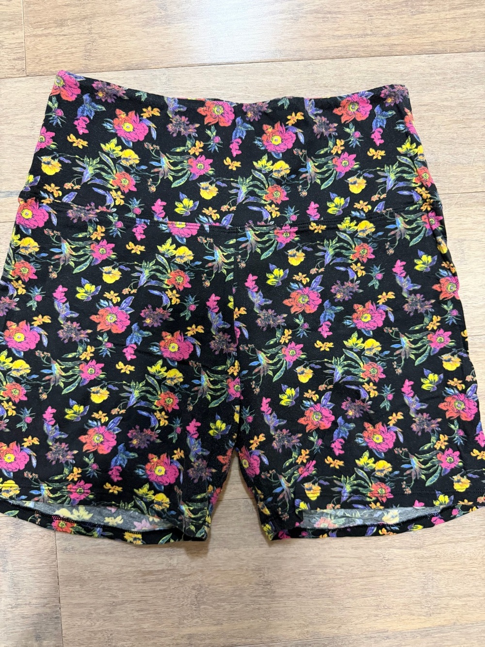 PINK Victoria's Secret Black Floral Yoga Shorts - Picture 2 of 3